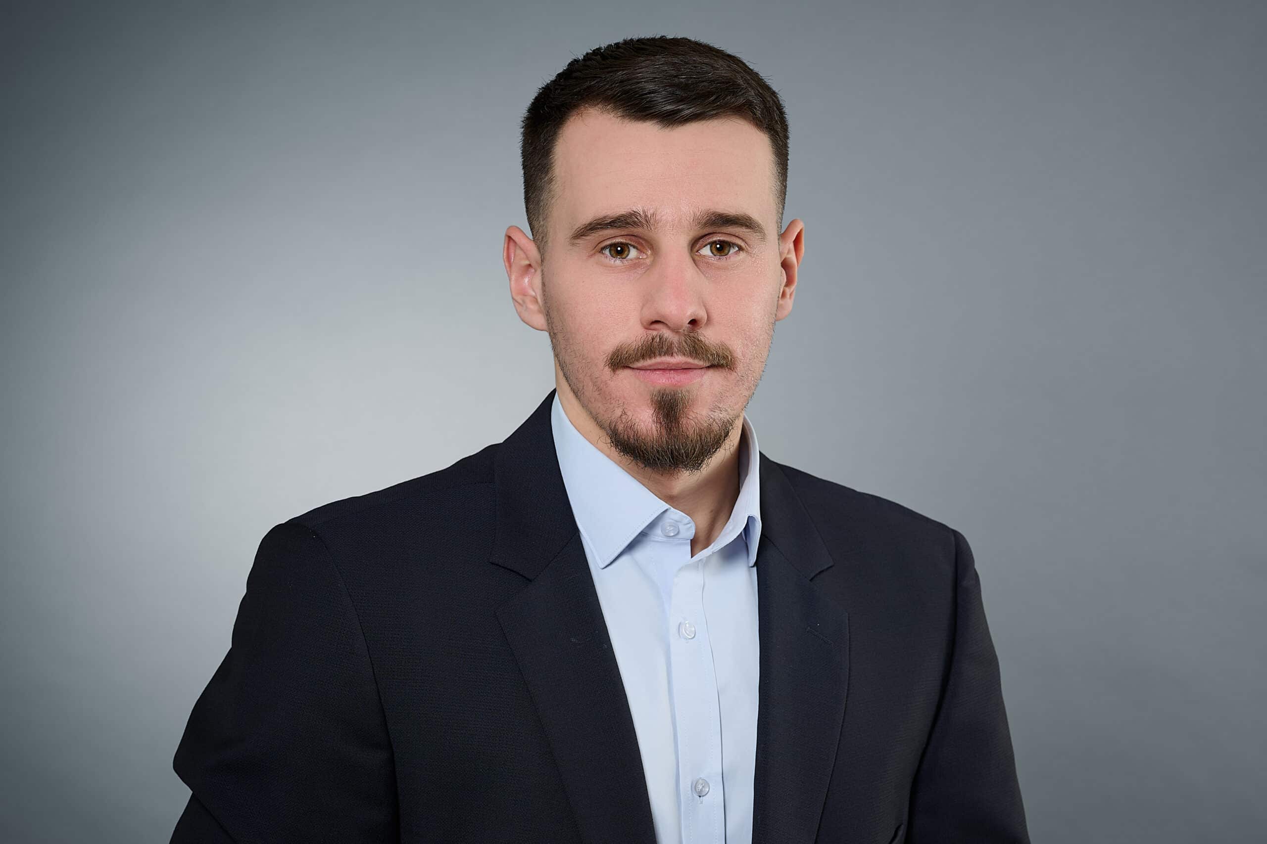 Ageba Gruppe - Arlind Domaqi